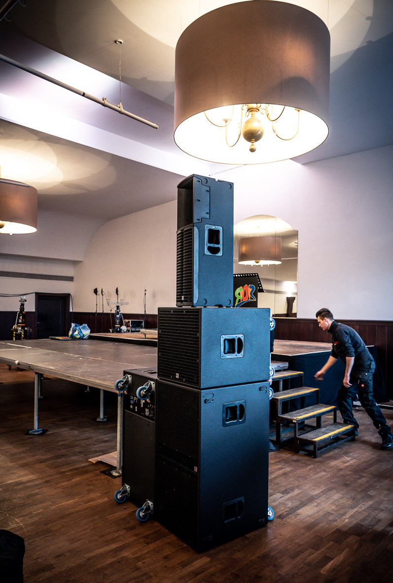 HK AUDIO Linear9 210LTA Powered Long Throw System