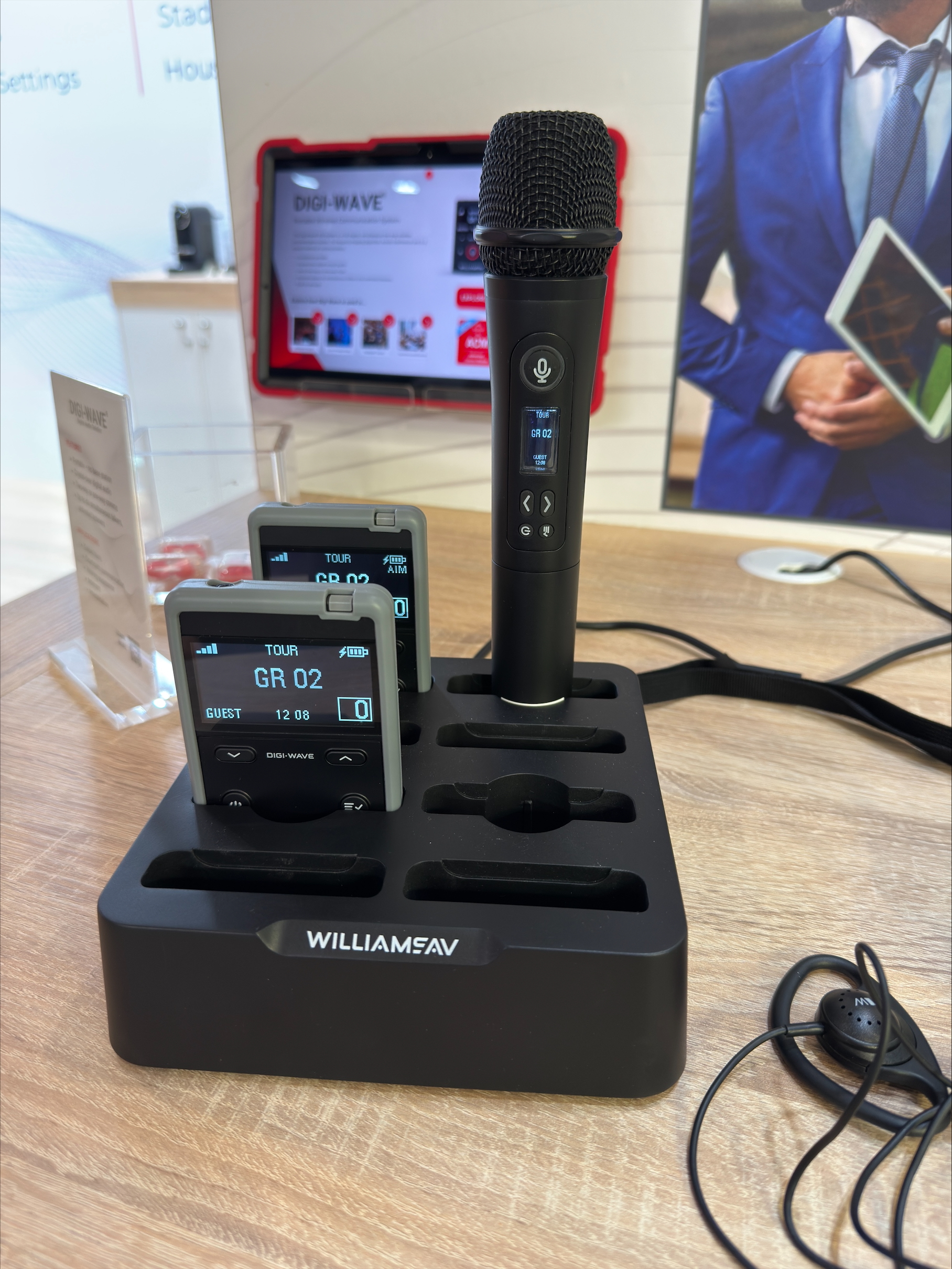 WILLIAMS AV DigiWave DW T410 Handheld Microphone Transceiver